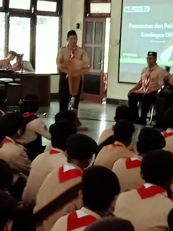 Siswa MTsN 8 Sleman Ikuti Pelepasan Kontingen DIY Untuk Kemah Pramuka Madrasah Nasional 2024