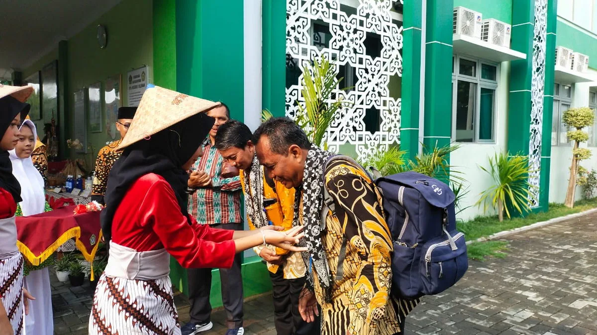 Penyambutan Tim Asesor Berlangsung Meriah di MTsN 9 Sleman