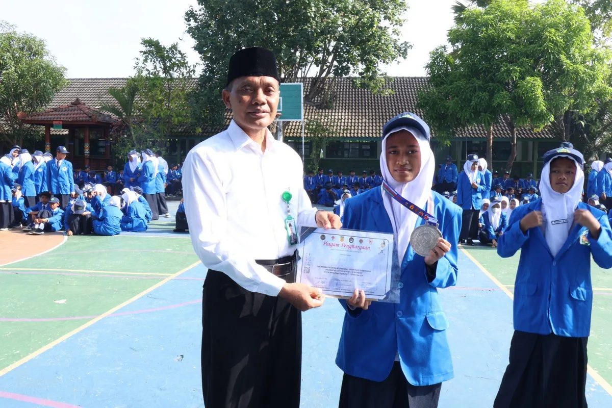 Dewi Mukti Febriyani, Siswa MTsN 8 Sleman, Raih Juara 2 di Ajang Karate Internasional
