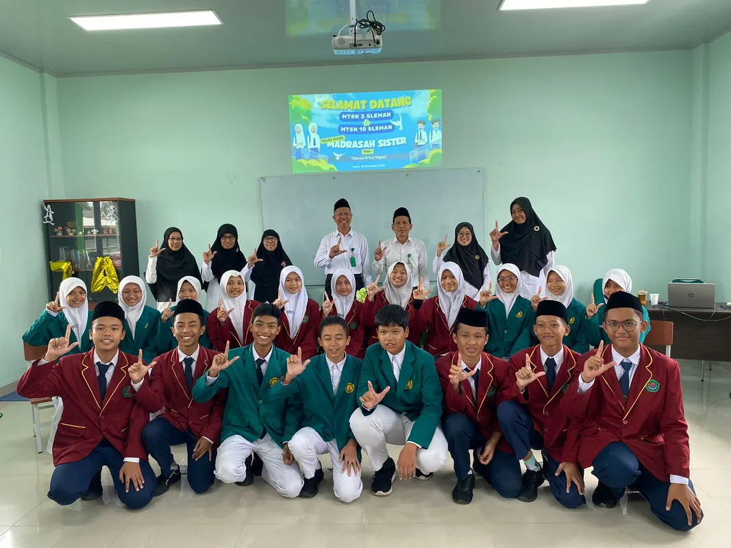 Jalin Kemitraan, MTs Negeri 3 Sleman Ikuti Madrasah Sister “Literasi di Era Digital”