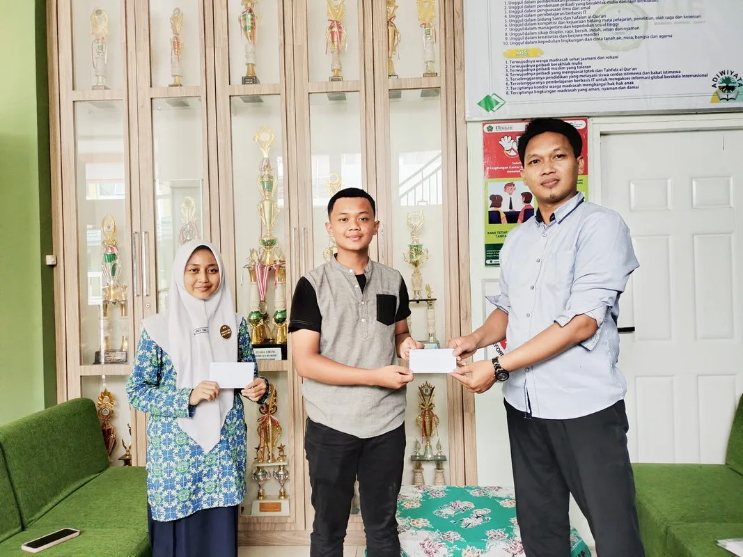 MTsN 6 Sleman Berikan Stimulan kepada Siswa untuk Kegiatan KPMN 2024