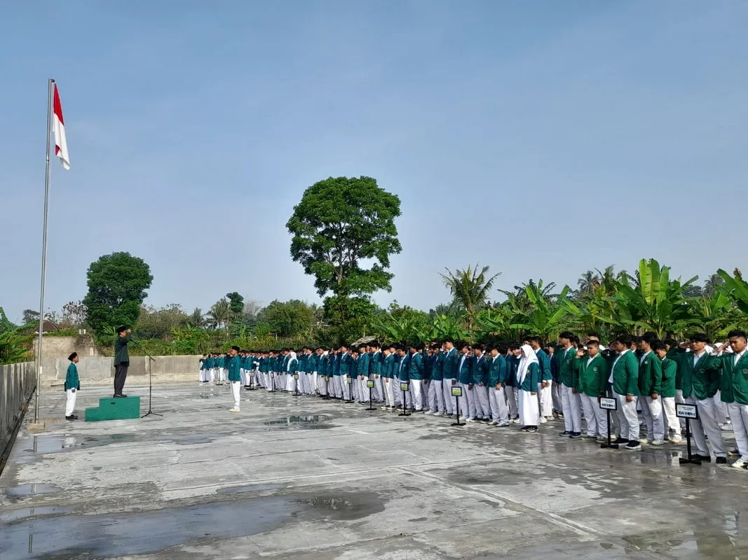 Upacara Hari Pahlawan di MAN 4 Sleman: Meneruskan Perjuangan dengan Prestasi