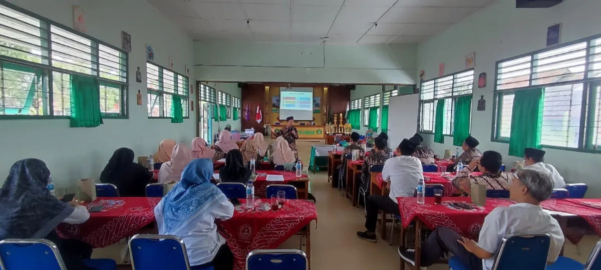 Dua Guru MTsN 9 Sleman Hadiri MGMP Bahasa Arab di MTsN 7 Sleman