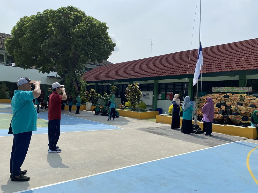 Sambut Hari Guru Nasional, Guru MTsN 3 Sleman jadi Petugas Upacara