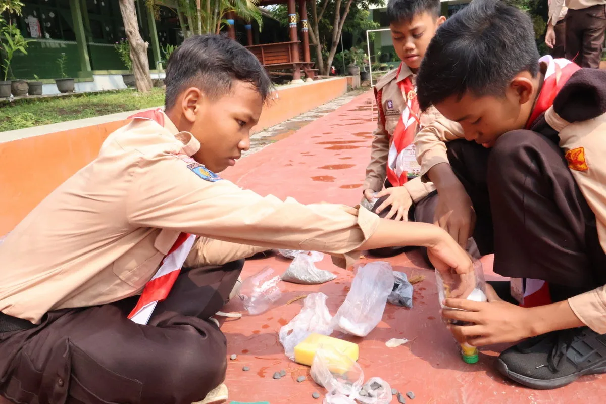 Bangun Peduli Lingkungan Melalui Tekpram Filtrasi Air dalam Lomba Tingkat I MTsN 8 Sleman