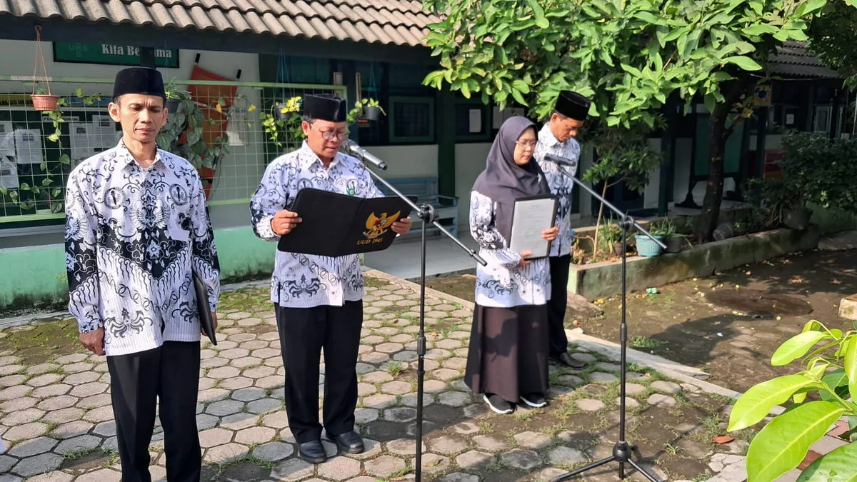 “Guru Berdaya, Indonesia Jaya”: Semangat Upacara Hari Guru di MTsN 1 Sleman