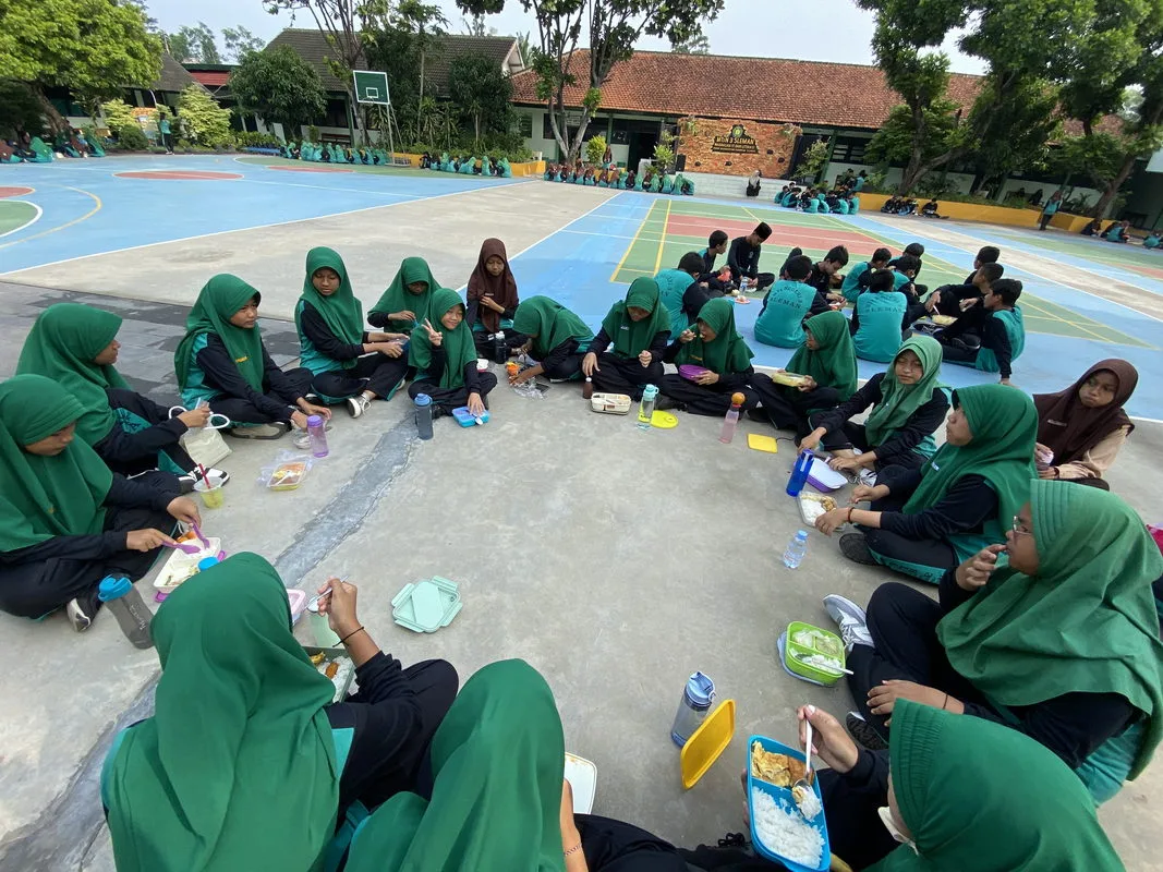 Kuatkan Jiwa Raga, MTs Negeri 3 Sleman Gelar Sarapan Menu Sehat Bersama