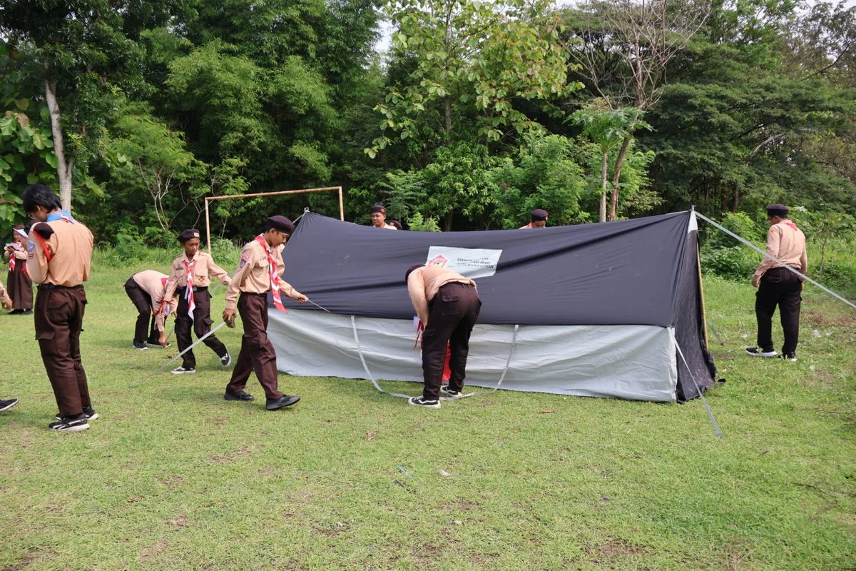Lomba Pendirian Tenda di LT I MTsN 8 Sleman Uji Kekompakan dan Keterampilan Regu
