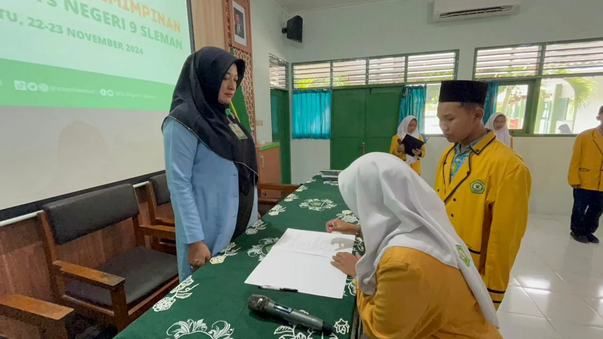 MTs Negeri 9 Sleman Gelar Pelantikan Pengurus OSIS Masa Bakti 2024/2025