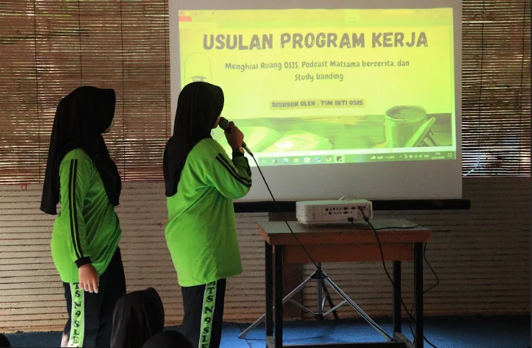 Pengurus OSIS MTs Negeri  9 Sleman Masa Bakti 2024/2025 Presentasikan Program Kerja dalam Rangkaian LDK