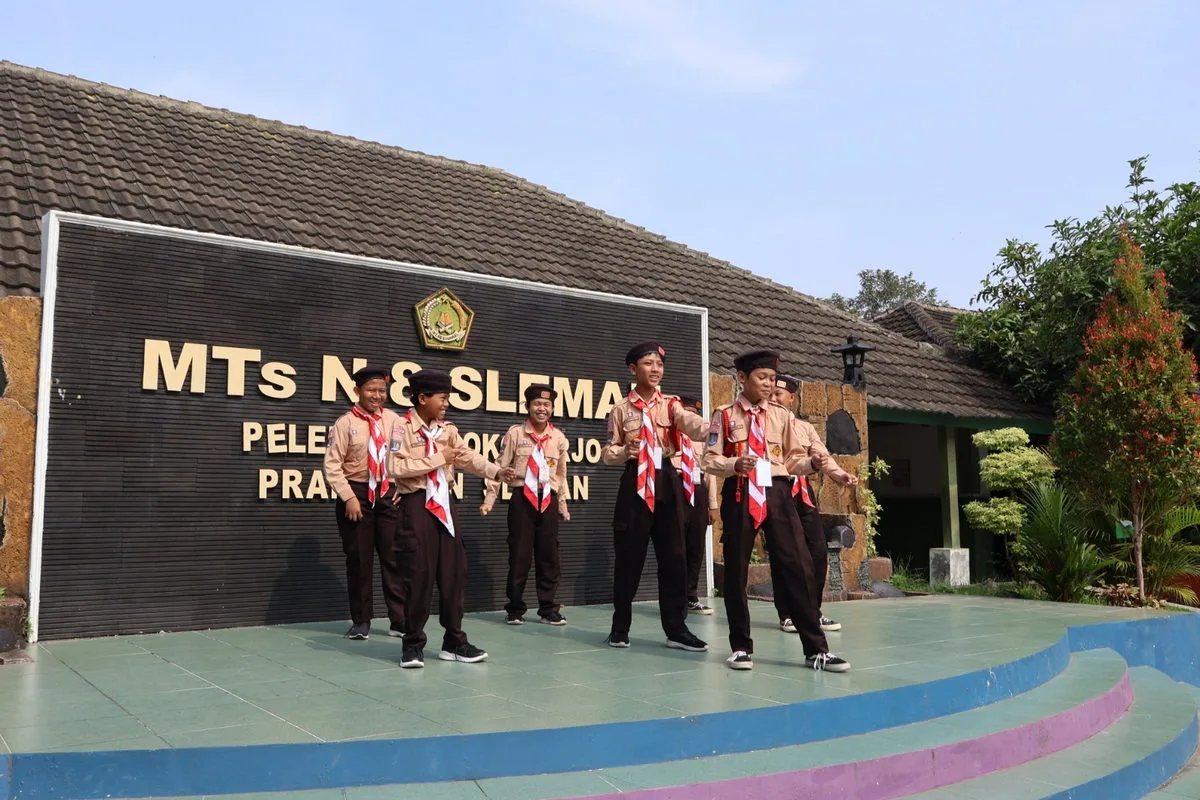 Semarak Yel-Yel Warnai Lomba Tingkat I Gugus Depan MTsN 8 Sleman