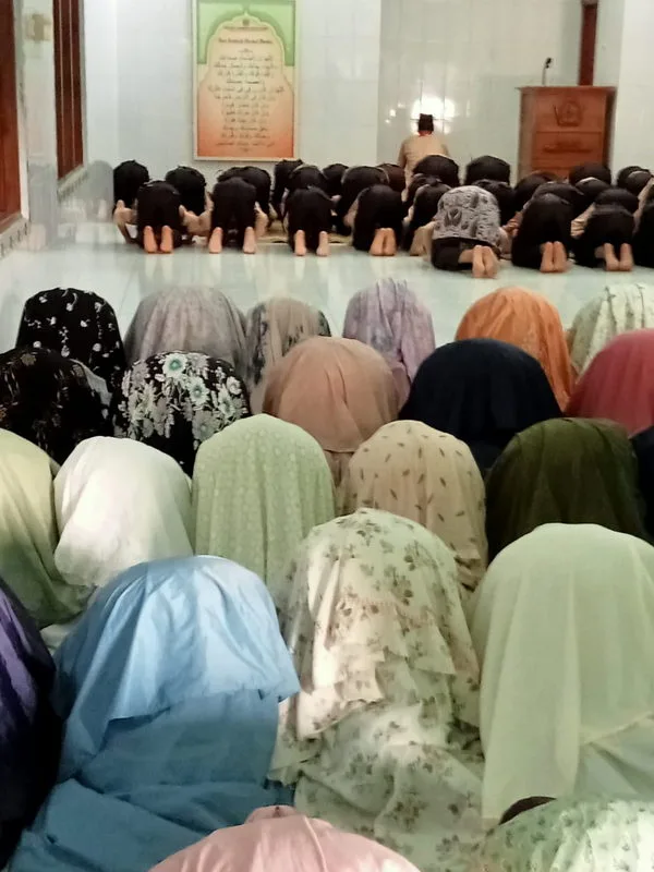 Sholat Dhuha Jamaah, Awali Lomba Tingkat Satu Penggalang MTsN 8 Sleman dengan Khidmat