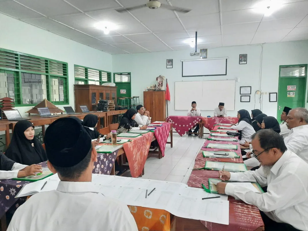 Briefing Pengawas Awali Pelaksanaan Asesmen Sumatif Akhir Semester (ASAS) di MTsN 8 Sleman