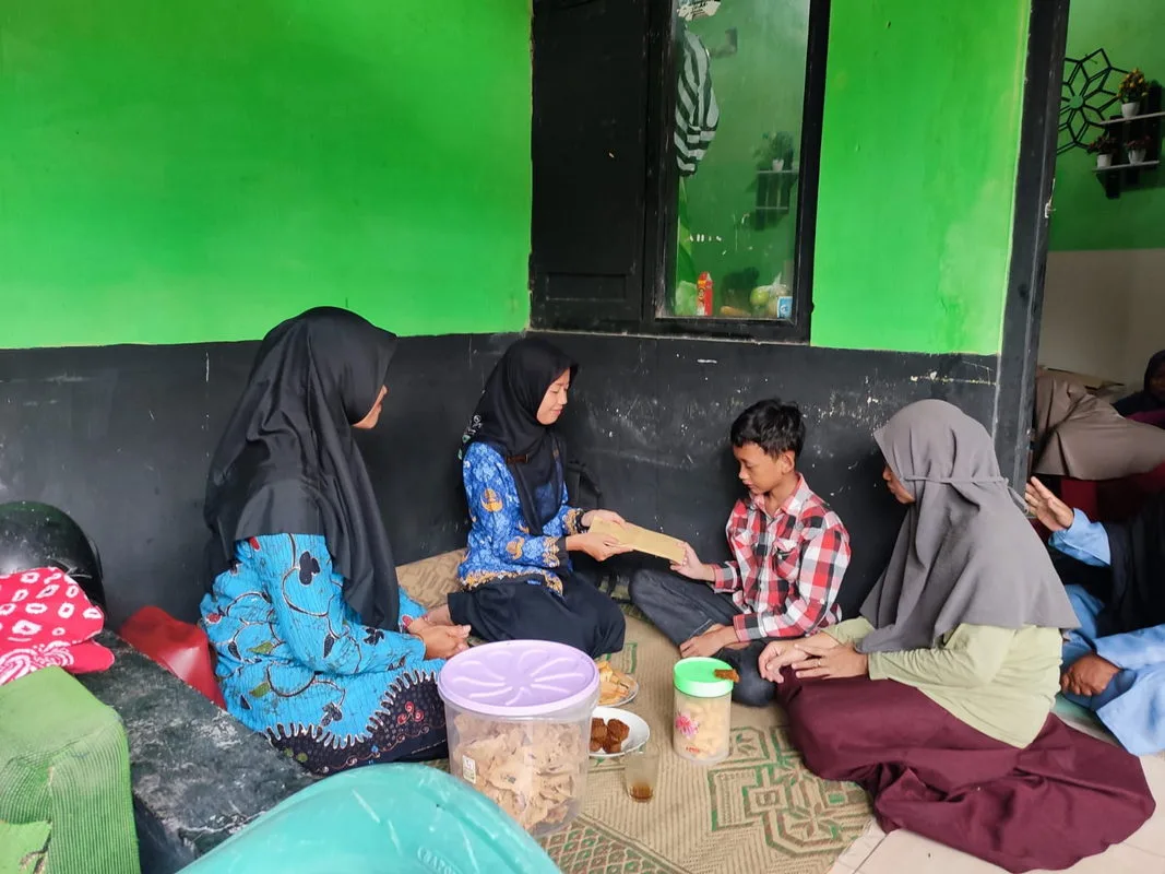 Ucapkan Belasungkawa, MTs Negeri 3 Sleman Berikan Santunan Kepada Siswa Berduka