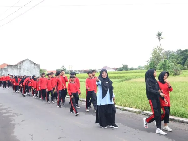 MTsN 8 Sleman Gelar Jalan Sehat: Bangun Kebugaran Jelang Asesmen Sumatif