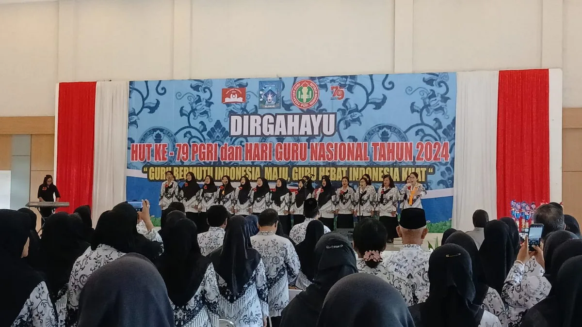 Kepala MTs Negeri 3 Sleman Hadiri Puncak HUT PGRI dan HGN