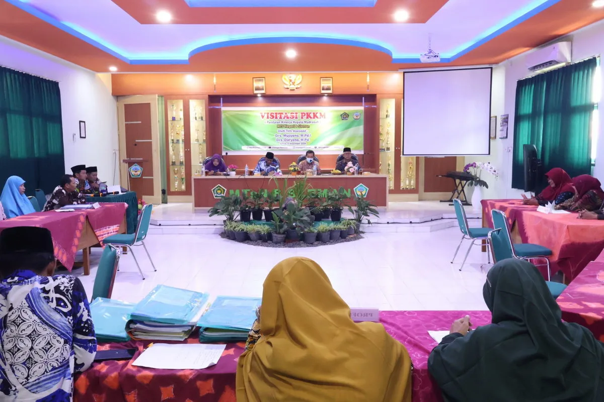 Pembinaan oleh Pengawas Pembina MTsN 8 Sleman dalam Visitasi PKKM
