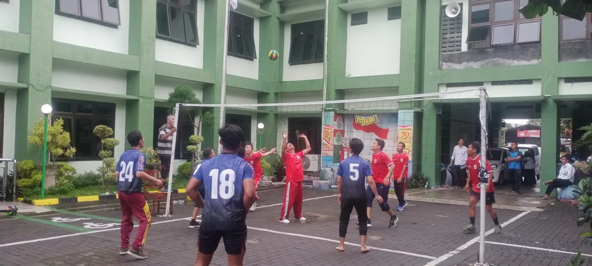 MTsN 1 Sleman Pertahankan Gelar Juara Voli Plastik HAB Kemenag