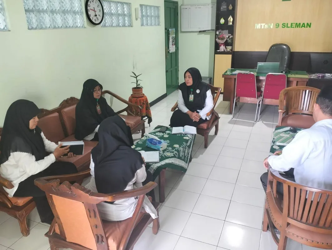 Kepala MTs Negeri 9 Sleman Pimpin Rapat Koordinasi Persiapan Hari Amal Bakti Kemenag ke-79