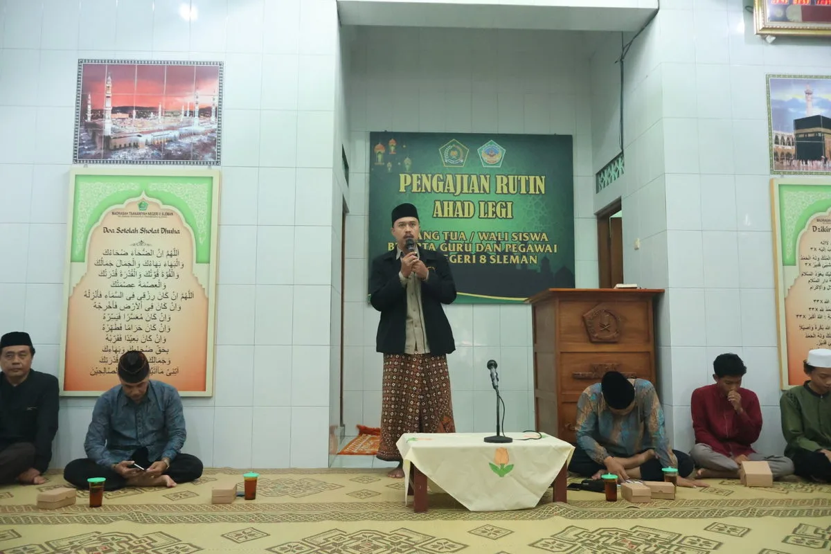 Pengajian Rutin Ahad Legi MTsN 8 Sleman, Dorong Orang Tua Terus Belajar dan Jadi Teladan Akhlakul Karimah