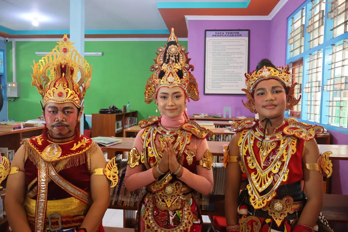 Siswa MTsN 8 Sleman Tampilkan Batik Ciprat dalam Balutan Legenda Prambanan