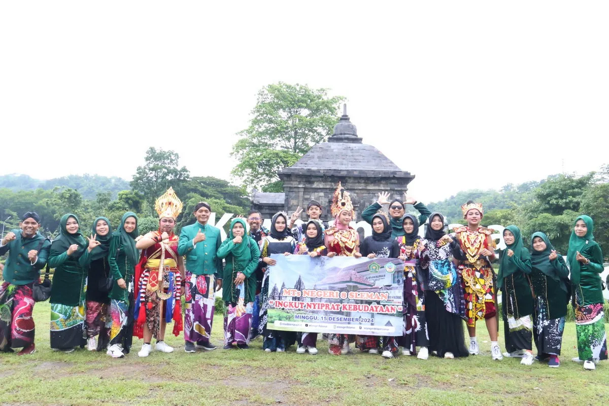Usung Tema “Ingkut Nyiprat Kabudayan”, MTsN 8 Sleman Warnai BOKOFEST 2024