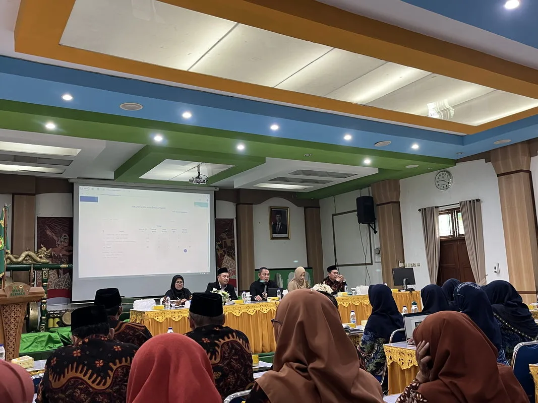 Guru MTsN 6 Sleman Ikuti Evaluasi Kurikulum dan Pembinaan Kasubdit Kurikulum dan Evaluasi Direktorat KSKK di Madrasah Terintegrasi