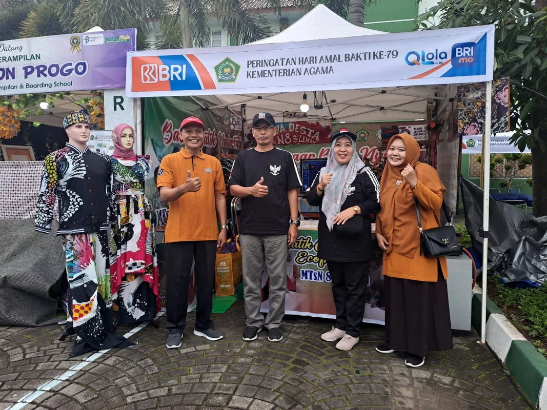 Kepala Kantor Kemenag Sleman Kunjungi Stand MTsN 8 Sleman di Bazaar HAB Fest 2024