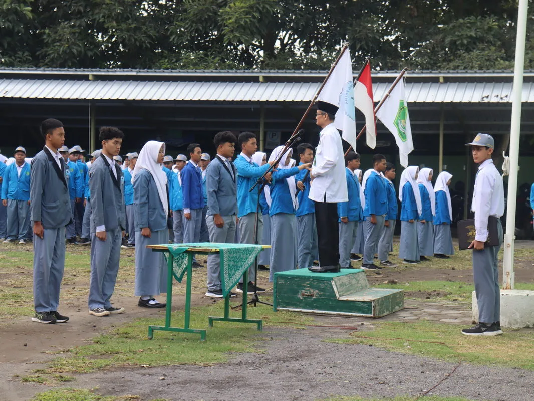 Kepala MAN 5 Sleman Lantik Pengurus OSIS PRIMA Masa Bakti 2024/2025