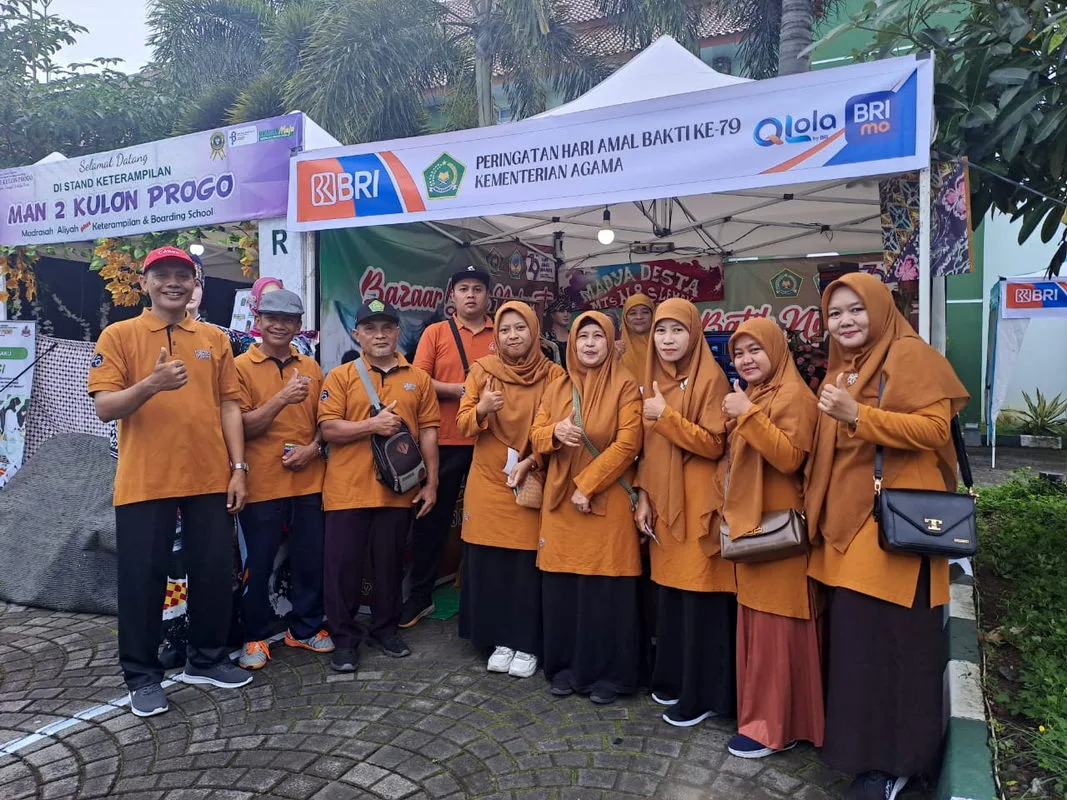 MTsN 8 Sleman Meriahkan Jalan Sehat Kerukunan HAB Fest 2024 Kanwil Kemenag DIY