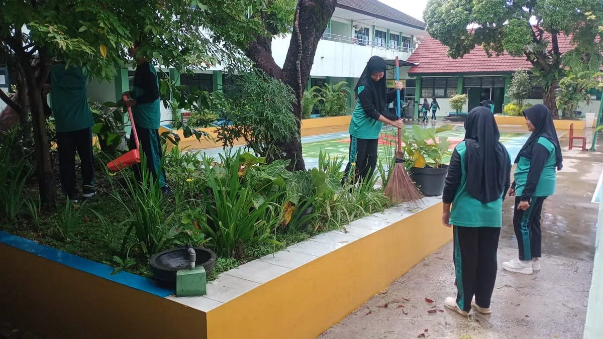 Jelang Rapor Dibagi, MTsN 3 Sleman Gelar Kerja Bakti