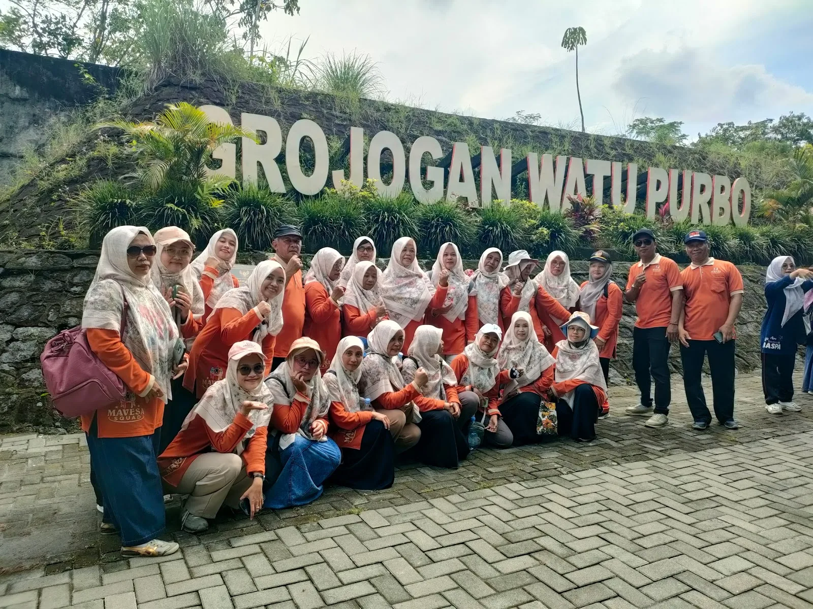Guru dan Pegawai MAN 5 Sleman Ikuti Jalan Sehat HAB Ke-79 Kemenag Sleman