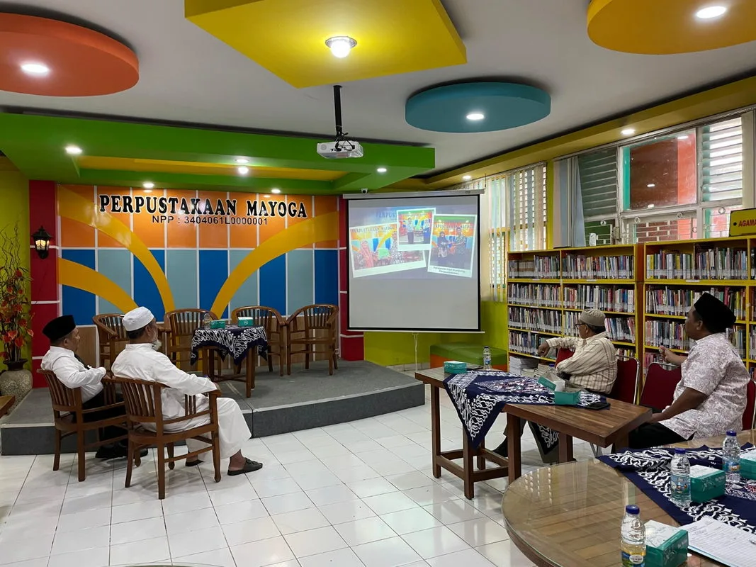 Pelajari Manajemen Perpustakaan, SMA IT Bina Umat Yogyakarta Kunjungi Perpustakaan Mayoga MAN 3 Sleman
