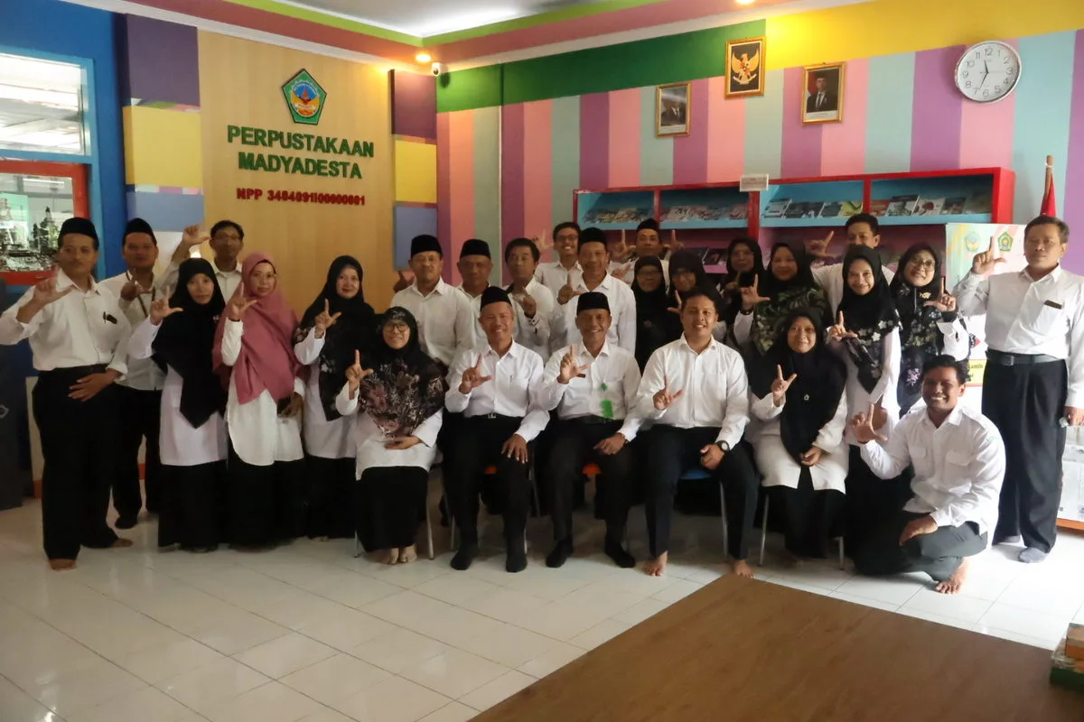 Perpustakaan Madyadesta MTsN 8 Sleman Terima Kunjungan Studi Tiru dari MTsN 10 Sleman