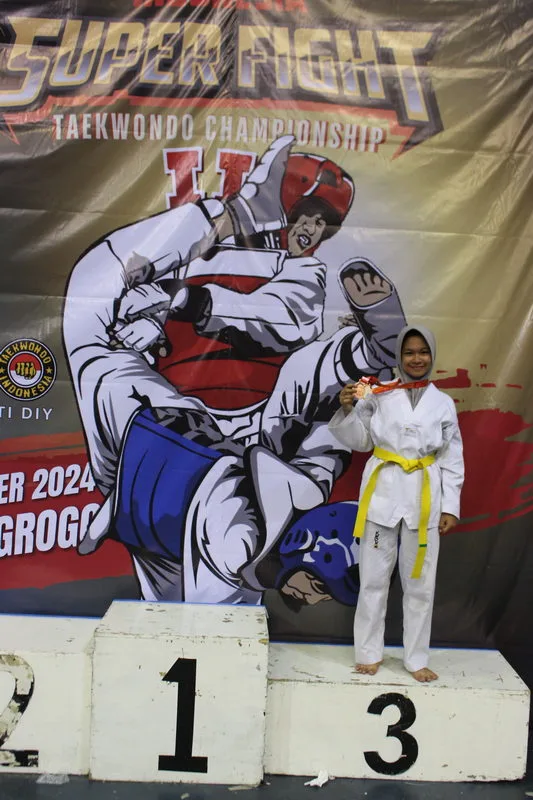 Kinanti Kuntum Ratri Siswi MTsN 9 Sleman Raih Juara 3 Kyorugi Cadet Putri U47 Kg