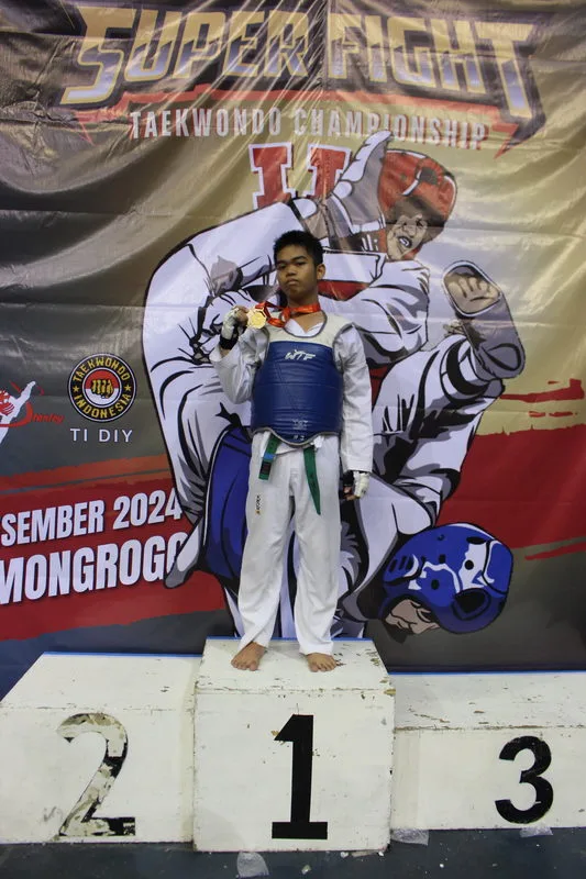 Lovano Ramadan Prisagino Siswa MTsN 9 Sleman Raih Juara 1 Kyorugi Junior Putra U65 Kg