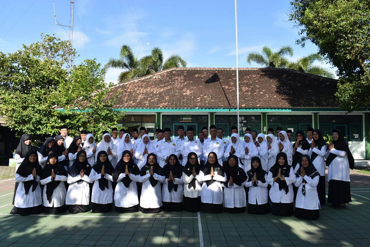 Semangat Kebersamaan Warnai Upacara HAB ke-79 di MTsN 1 Sleman