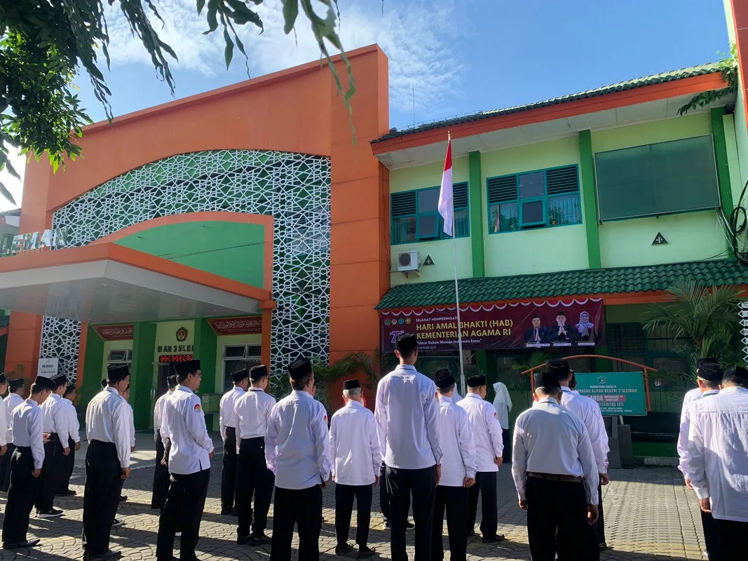 Upacara Hari Amal Bakti Kementerian Agama RI MIN 1 Sleman Terintegrasi dengan MAN 3 Sleman dan MTsN 6 Sleman