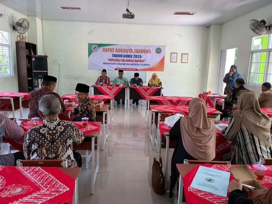 Tingkatkan Transparansi, Koperasi MTsN 4 Sleman Paparkan Laporan Tahunan dalam Rapat Akhir Tahun
