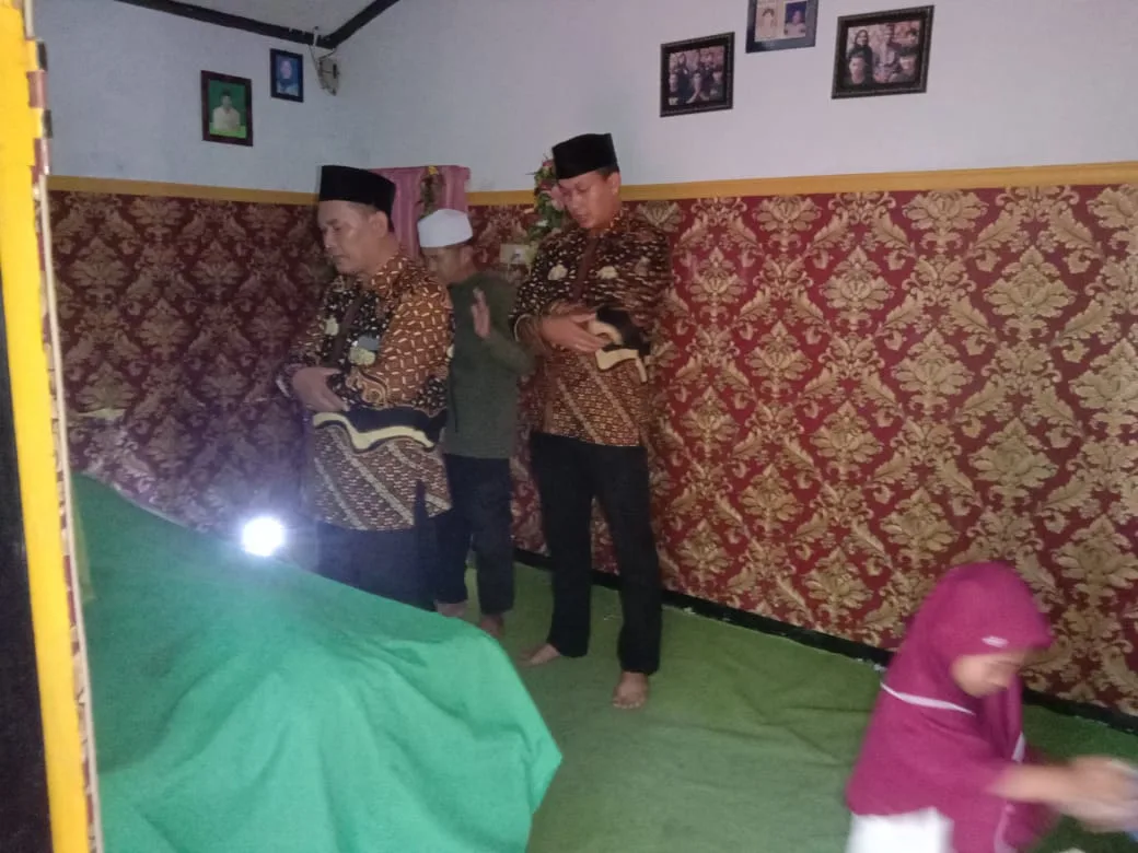 Kepala MTsN 6 Sleman Pimpin Langsung Takziah Ke Kebumen