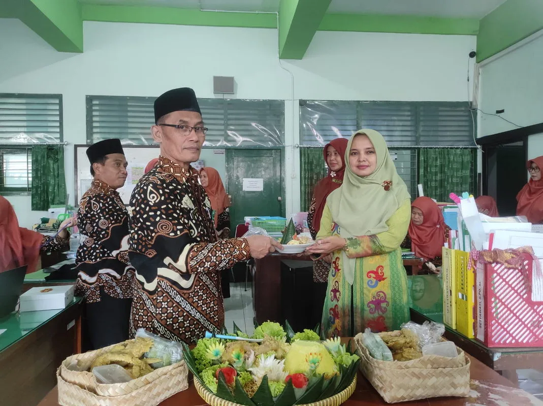 MAN 2 Sleman Adakan Doa Bersama dan Potong Tumpeng Dalam Memperingati HAB Kemenag Ke 79