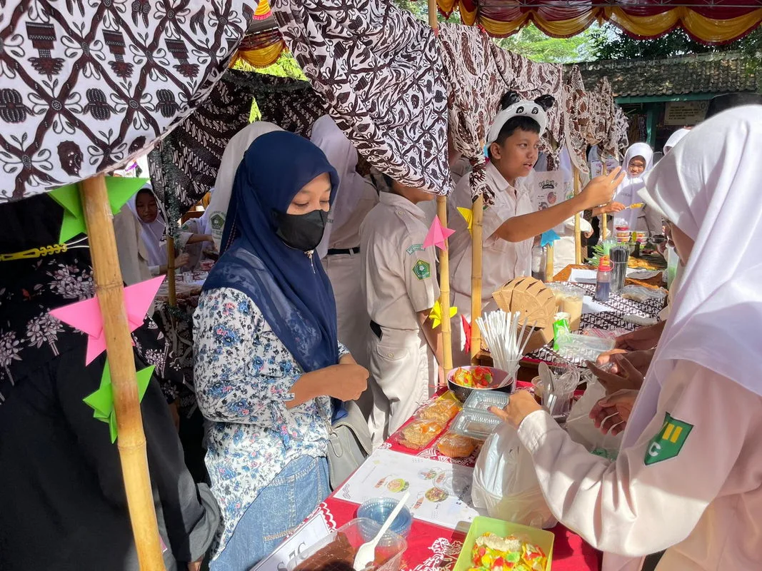 Gelar Karya P5RA MTsN 4 Sleman, Ajang Siswa Tunjukkan Bakat Wirausaha