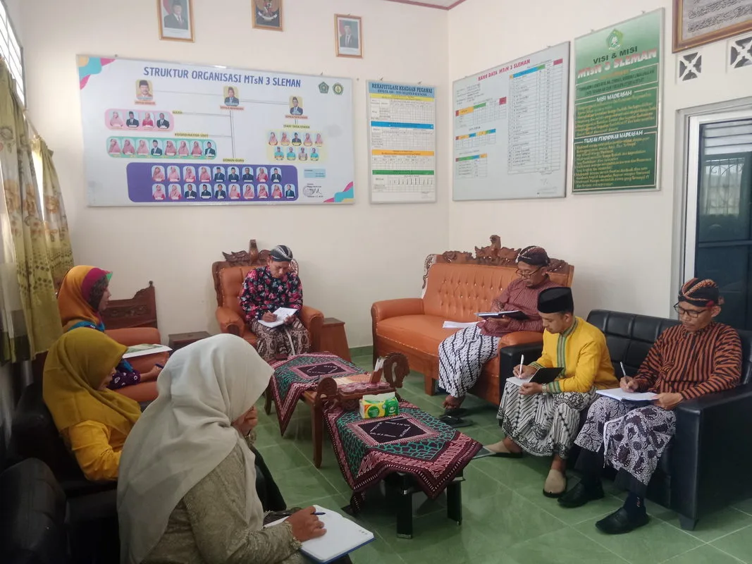 Matangkan Pelaksanaan Wisuda Tahfiz, MTsN 3 Sleman Rapatkan Barisan