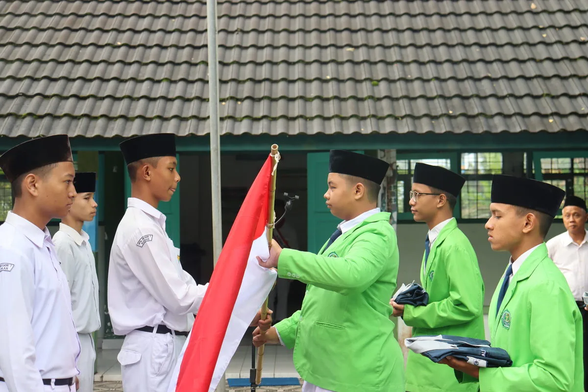 MTsN 7 Sleman Selenggarakan Pelantikan dan Serah Terima Jabatan Pengurus OSIS Masa Bakti 2024-2025