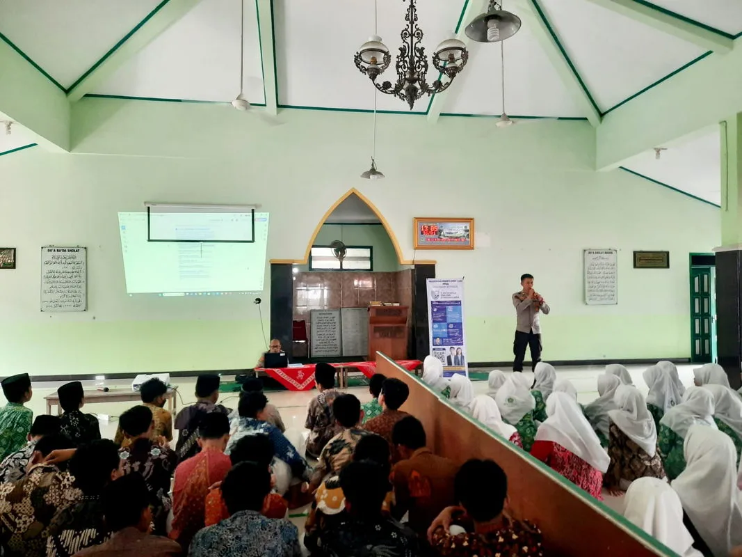Polres Sleman Sosialisasikan PPDB SMA Kemala Taruna Bhayangkara di MTsN 4 Sleman