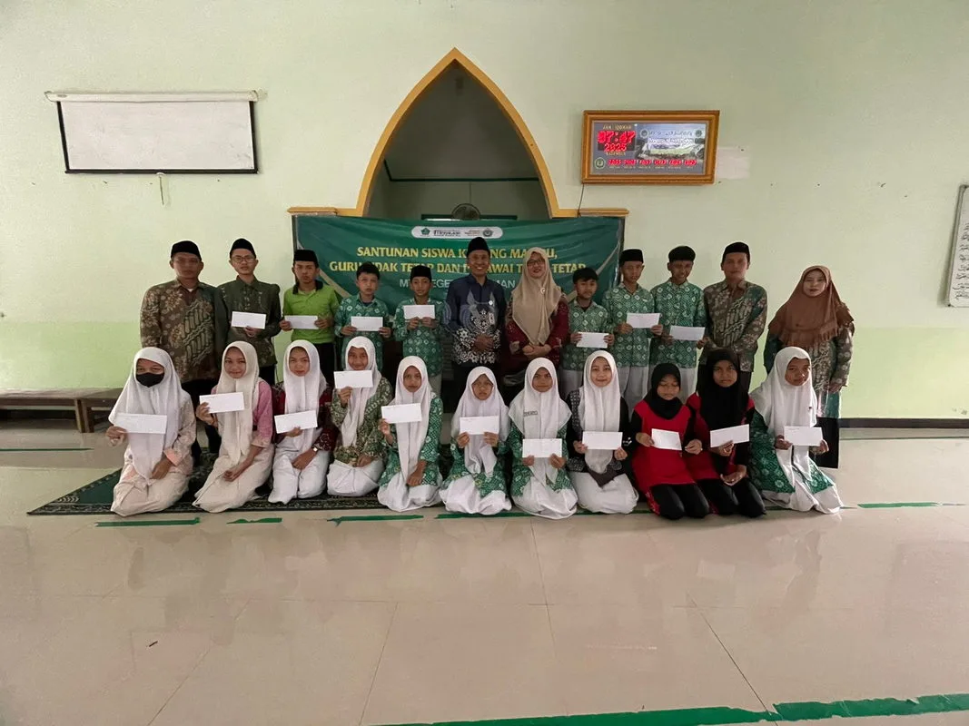 Wujud Kepedulian Sesama, MTsN 4 Sleman Berbagi Santunan untuk Warga Madrasah