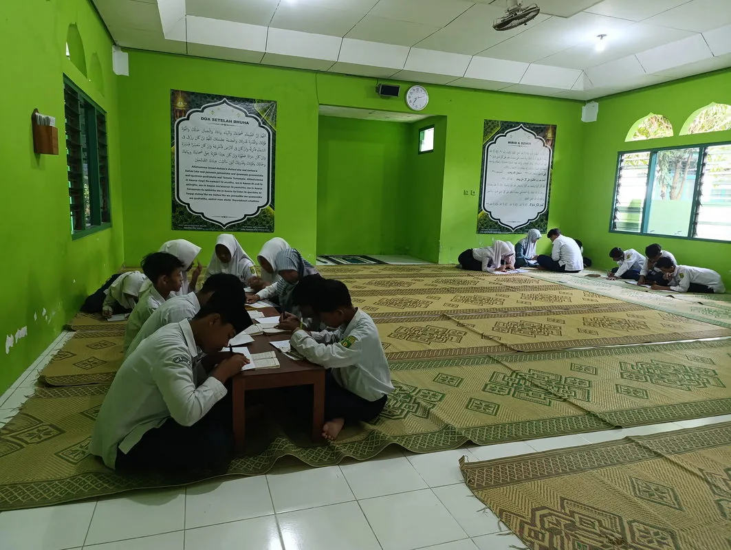 Wujudkan Generasi Qur’ani, Siswa MTsN 2 Sleman Mulai Ikuti Kegiatan Tahfidz di Semester Baru