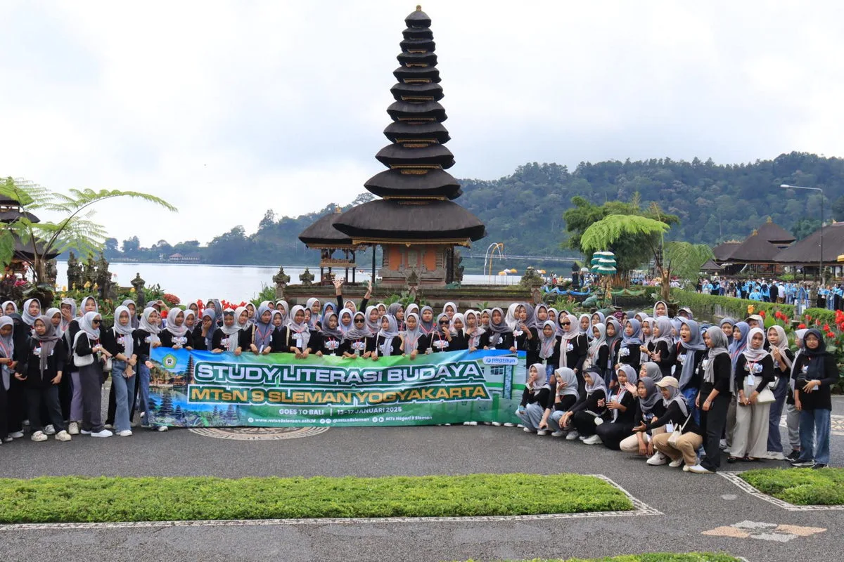 Siswa MTs Negeri 9 Sleman Antusias Pelajari Adat dan Budaya Bali di Pura Ulun Danu Beratan