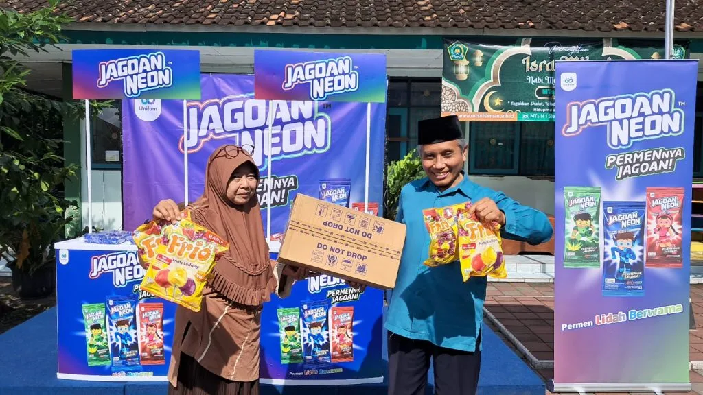 Keceriaan di MTsN 1 Sleman: Permen Jagoan Neon Hadir di Tengah Siswa