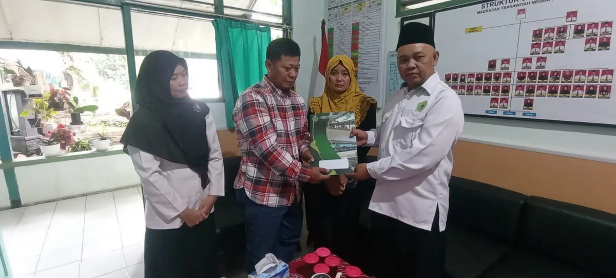 MTsN 7 Sleman-Bumida Salurkan Bantuan Korban Kecelakaan